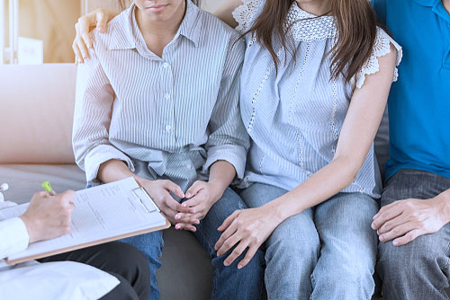 a family visiting an addition recovery center to receive treatment