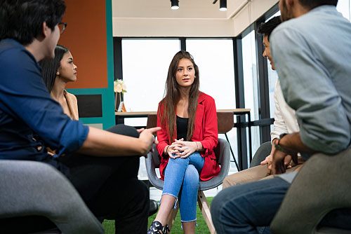 an addiction recovery group participating in cognitive behavioral therapy