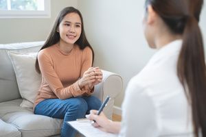 A woman with her therapist after the completion of all four stages