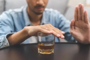 Northern Virginia man saying no to alcohol